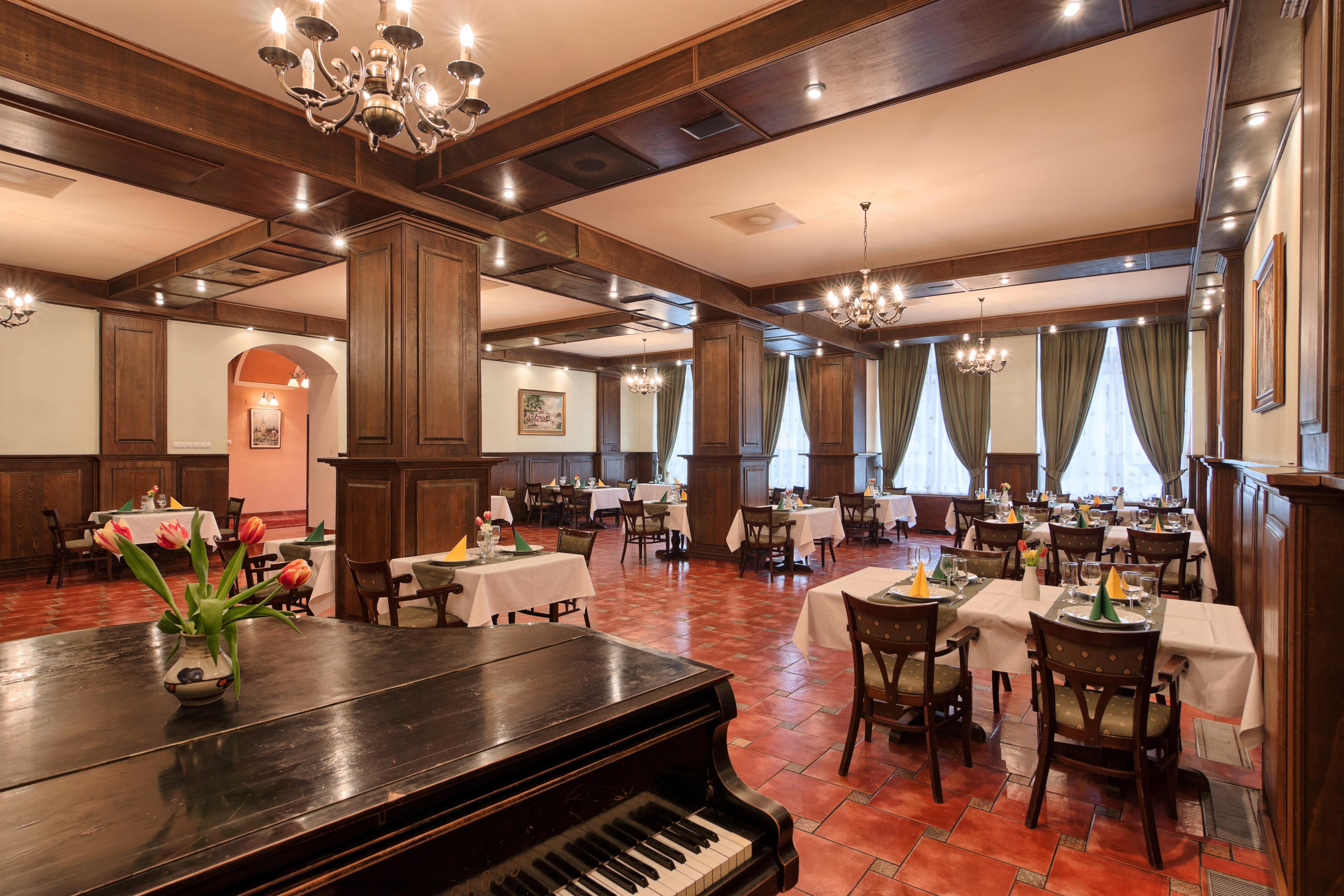 Hotel Traube Медіаш Екстер'єр фото