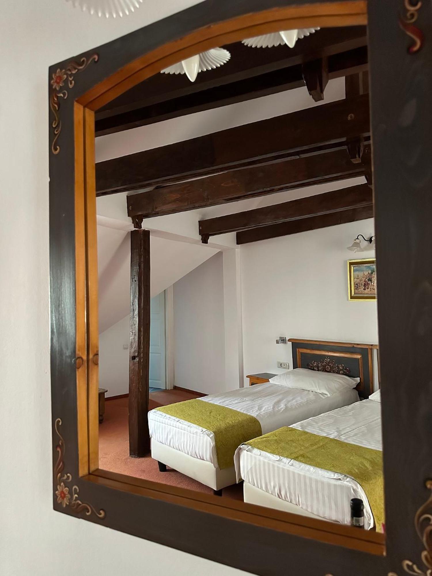 Hotel Traube Медіаш Екстер'єр фото